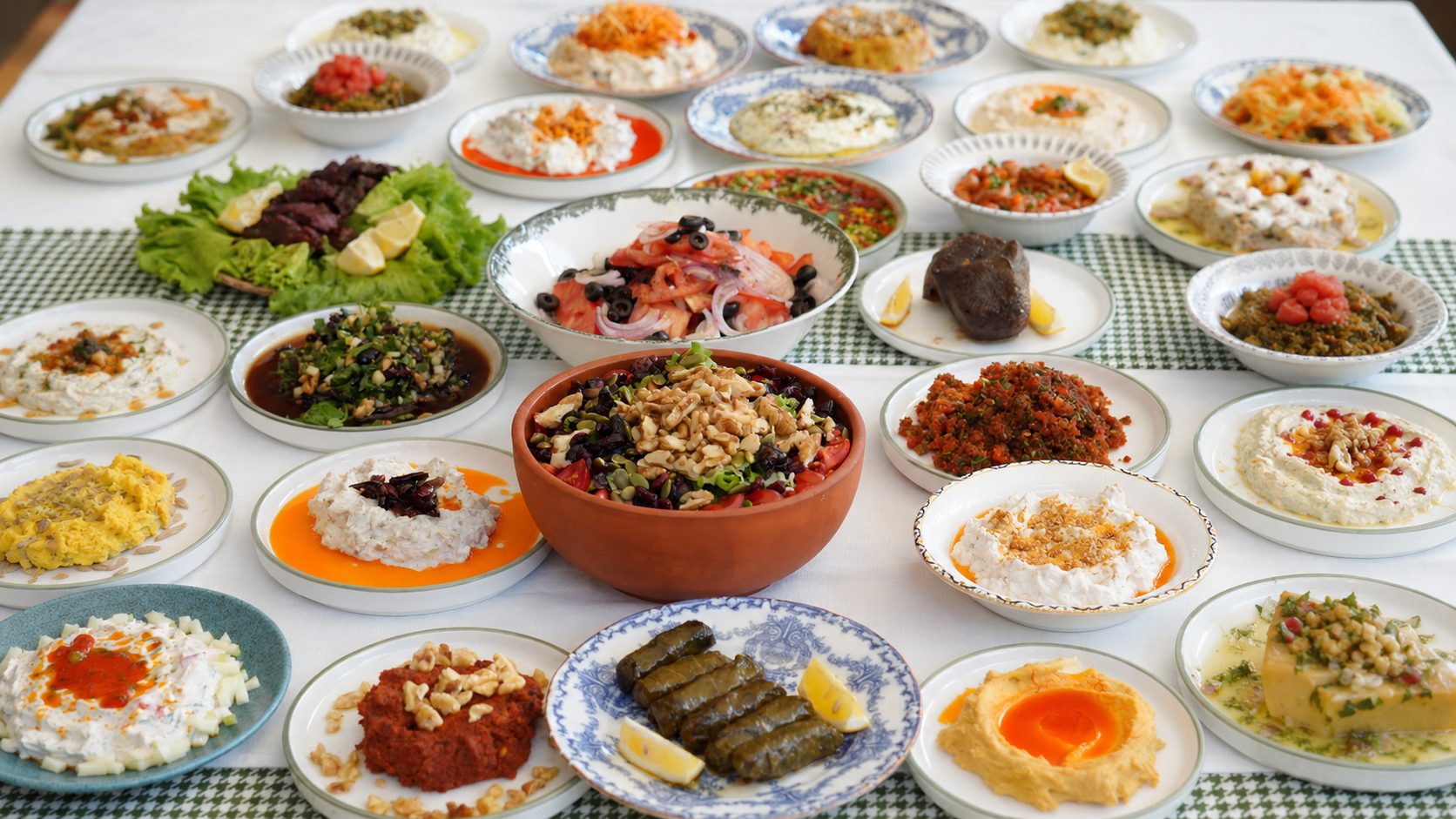 Mezeyesek meze sunumları